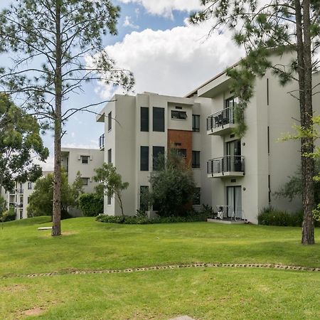 Modern Apartment In A Secure Golf Estate.Wifi Roodepoort Zewnętrze zdjęcie