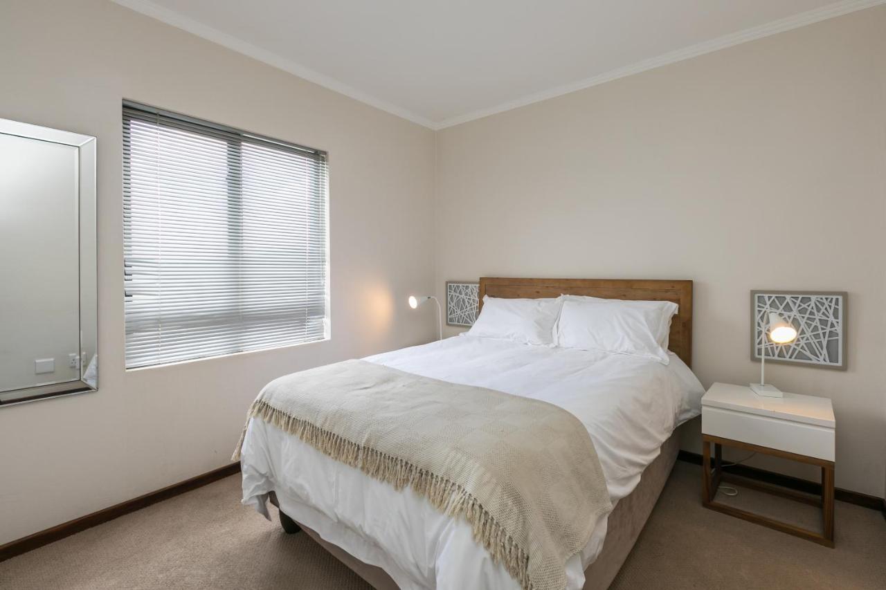 Modern Apartment In A Secure Golf Estate.Wifi Roodepoort Zewnętrze zdjęcie