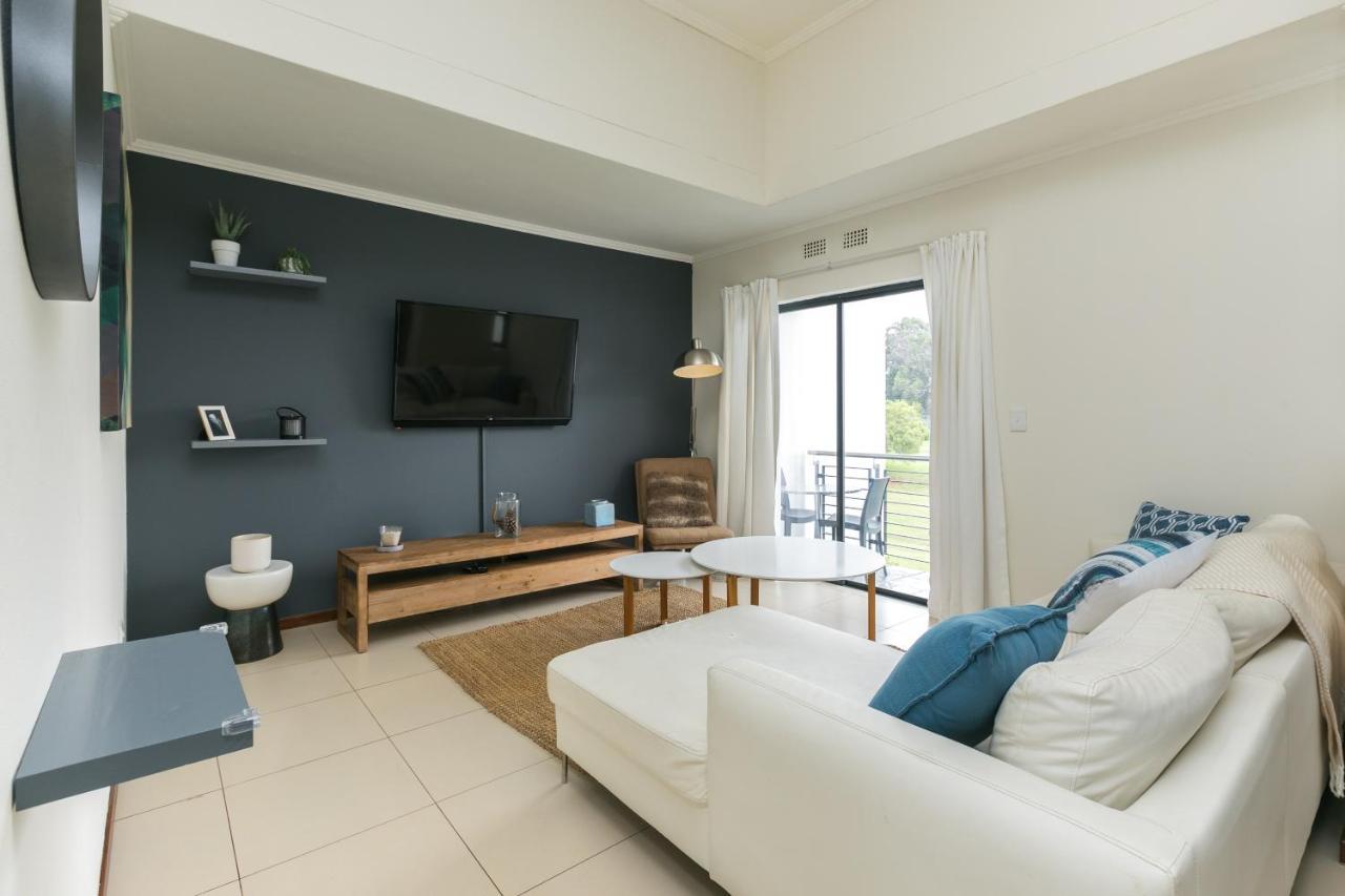 Modern Apartment In A Secure Golf Estate.Wifi Roodepoort Zewnętrze zdjęcie