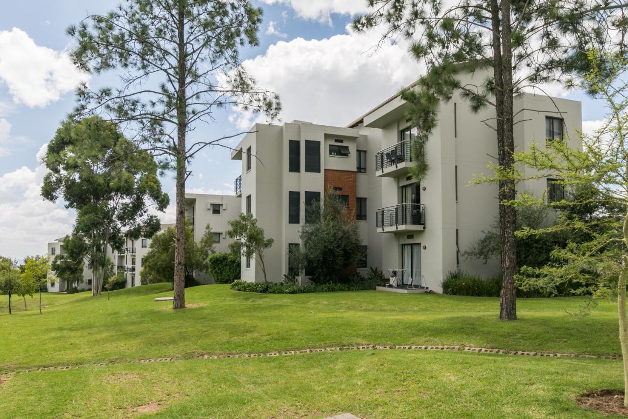 Modern Apartment In A Secure Golf Estate.Wifi Roodepoort Zewnętrze zdjęcie